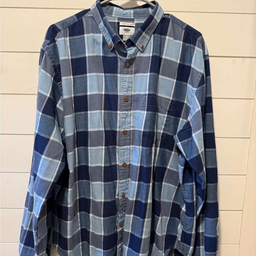 Old Navy Men's Navy and Light Blue Plaid Shirt